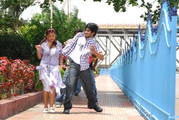 Kalavar king Movie Stills - Nikhil Siddartha, Swetha Basu - 110 / 142 photos